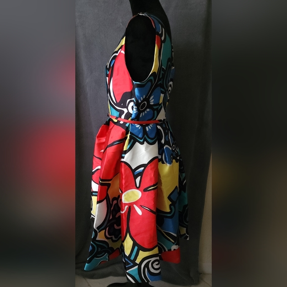 Vibrant Retro Floral Print Dress - Picture 2 of 9